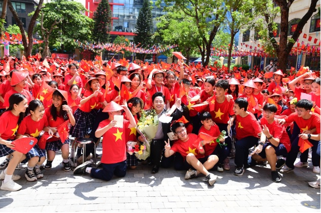 Nghệ sĩ, vận động viên có trình độ, uy tín được ưu tiên mời tham gia dạy học tại trường