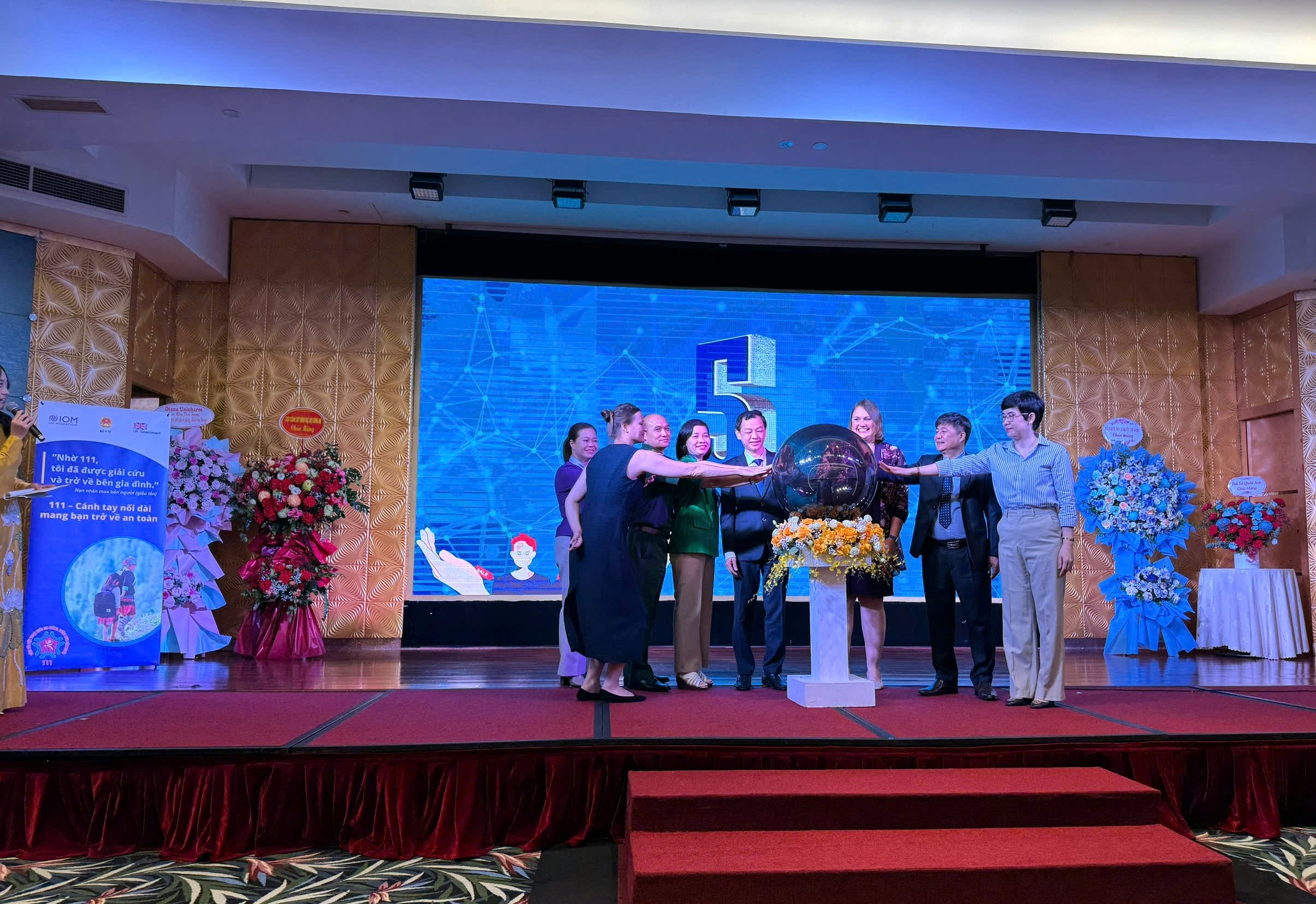 Tổng đài điện thoại quốc gia 111 về phòng, chống mua bán người - Khẳng định công tác bảo vệ quyền con người