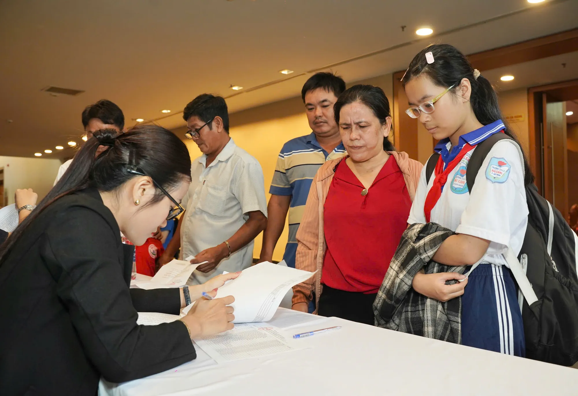 Chương trình Cùng ngư dân thắp sáng đèn trên biển đến với bà con ngư dân Gia Lai