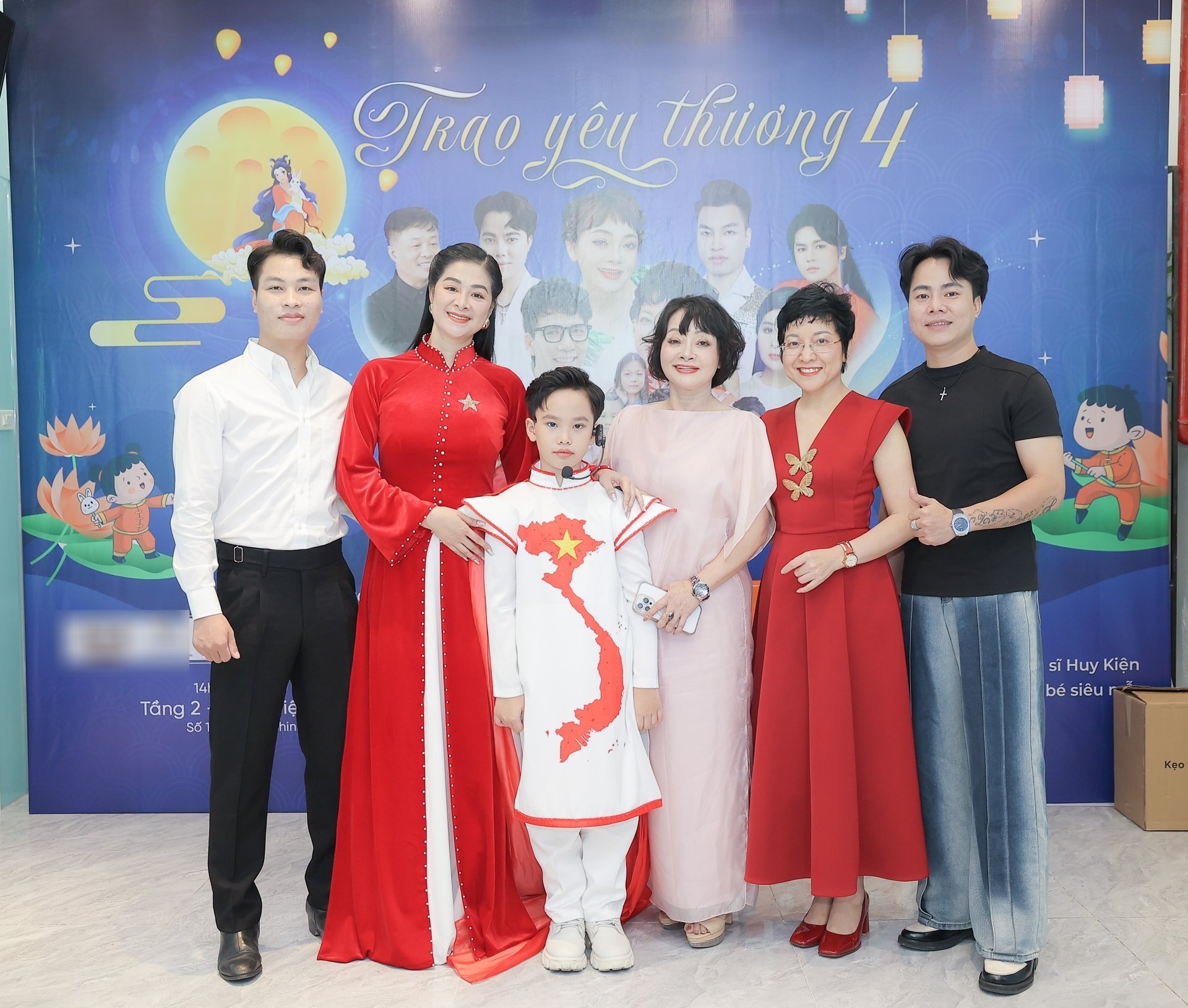 Nghệ sĩ Trà My và MC Thảo Vân mang Trung thu ấm áp đến bệnh viện