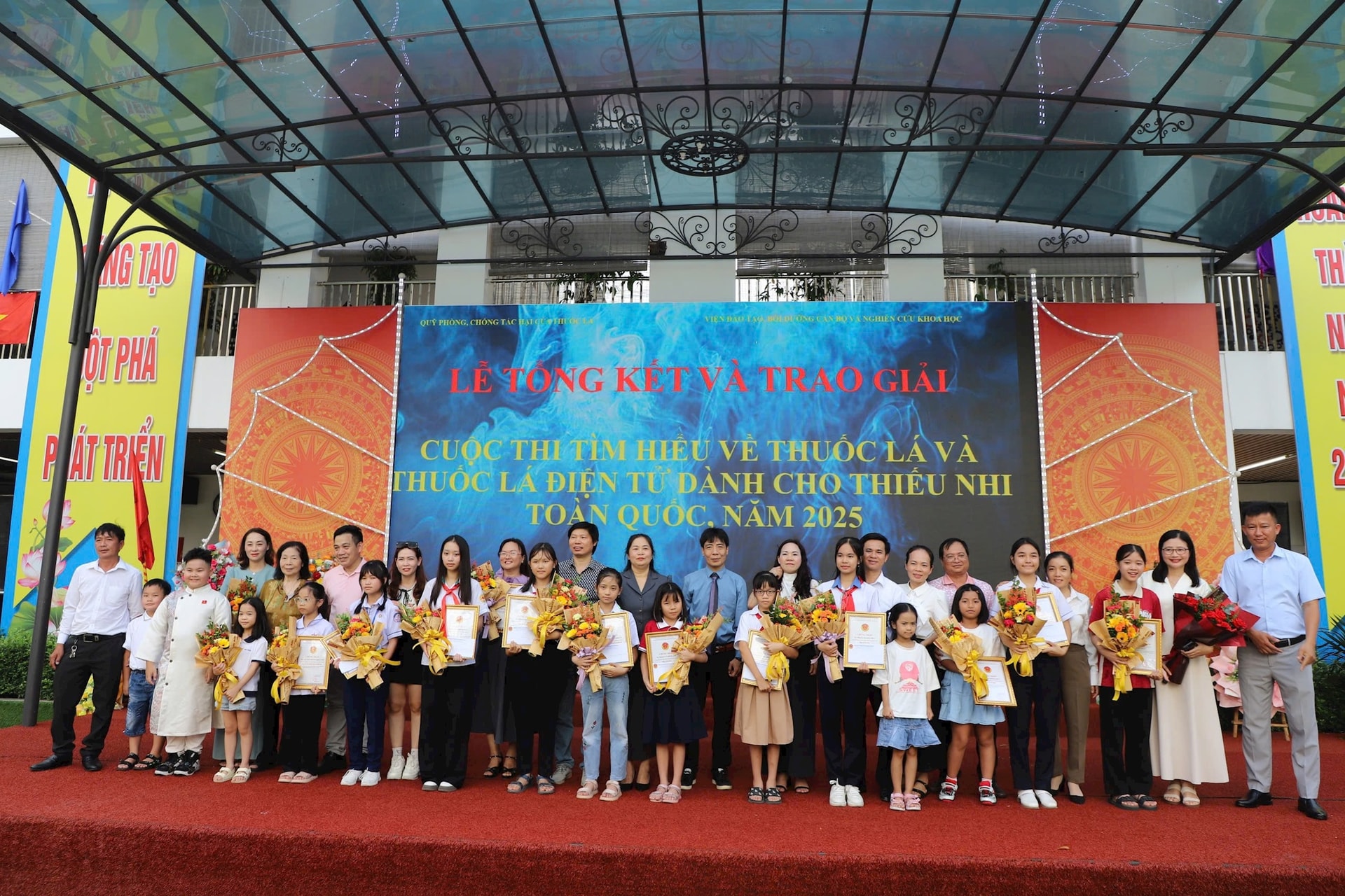 Trao giải 2 cuộc thi dành cho thiếu nhi toàn quốc về phòng chống tác hại của thuốc lá