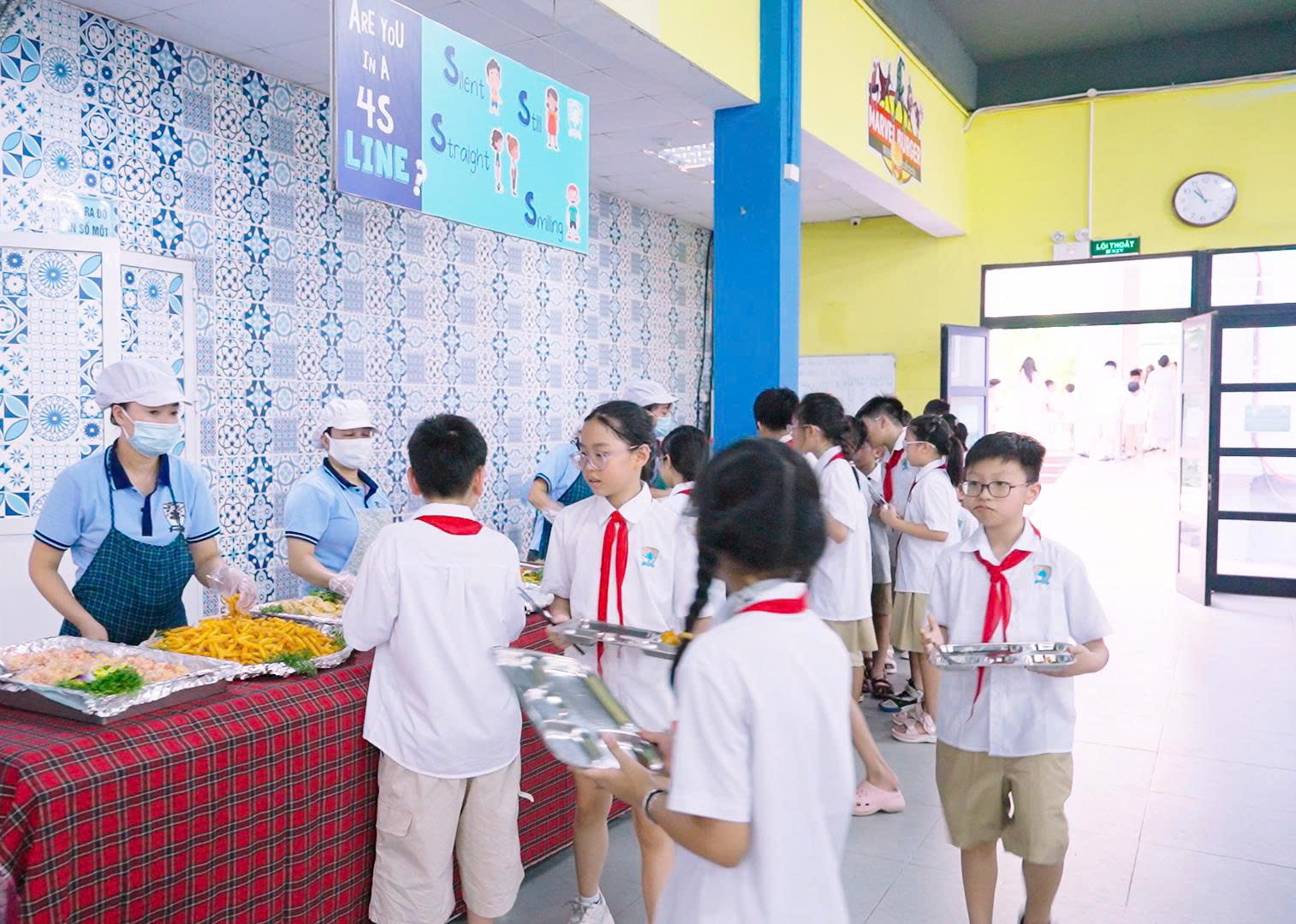 Hà Nội có 1 ngôi trường Nơi mỗi bữa ăn không chỉ no - ngon - sạch mà còn là những bài học cực hay về kỹ năng và giá trị sống