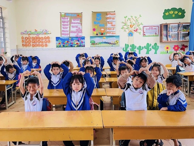 Cuộc sống những đứa trẻ ở làng quê khi ông bà kiêm cha mẹ