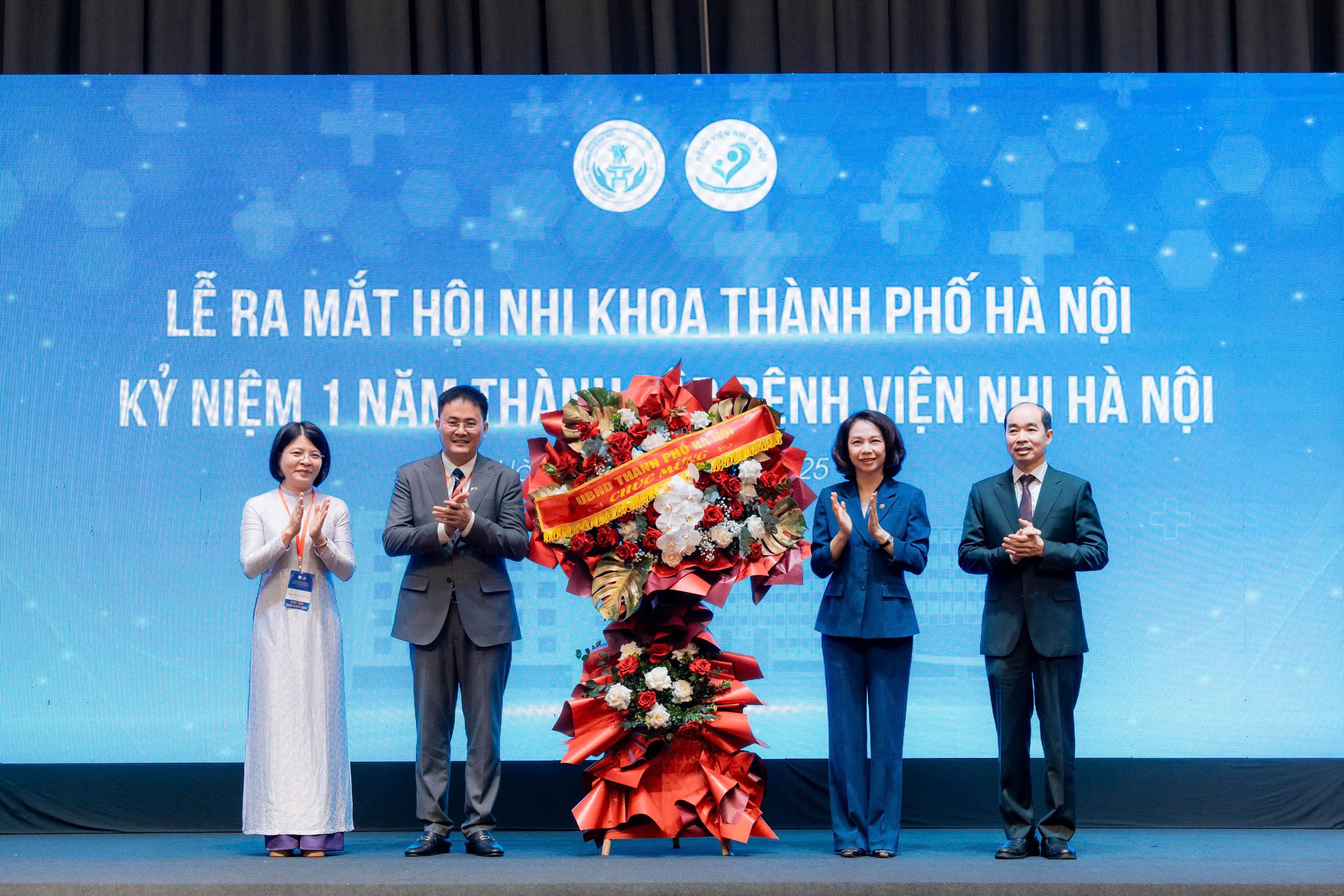 Phát triển y học điều trị nhi khoa, quam tâm chăm sóc sức khỏe trẻ em