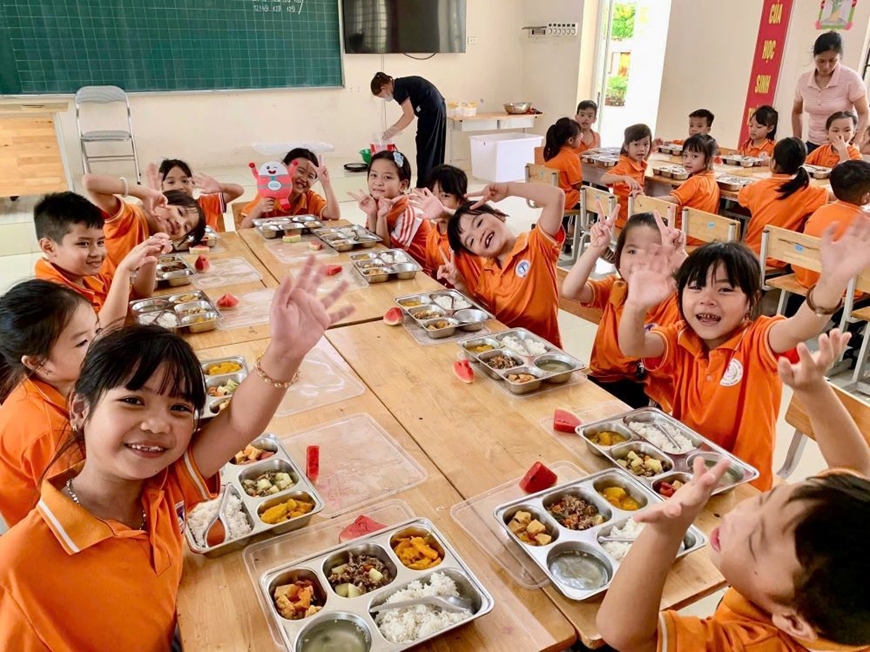 Hỗ trợ bữa ăn bán trú Phụ huynh mừng, con trẻ vui