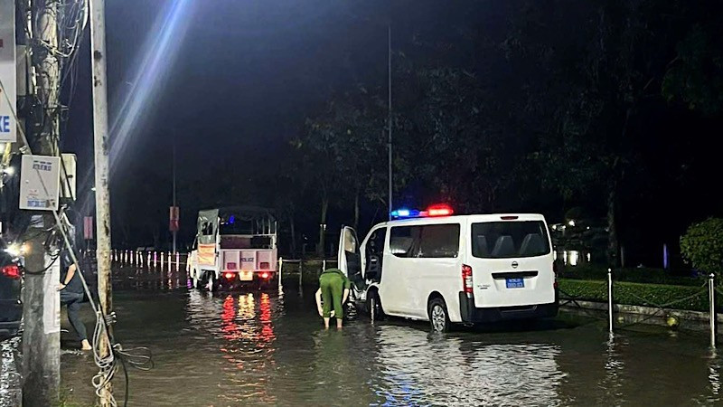 Hai thiếu niên tử vong do điện giật khi chơi ở công viên ngập nước tại Cần Thơ