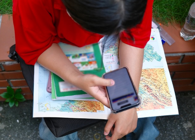 Con gái cấp 2 gửi ảnh nóng cho bạn, mẹ băn khoăn có nên dạy cách tránh thai