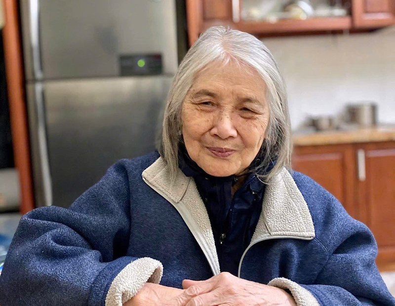 Bà tiên 90 tuổi và hàng nghìn chiếc áo len của tình yêu thương