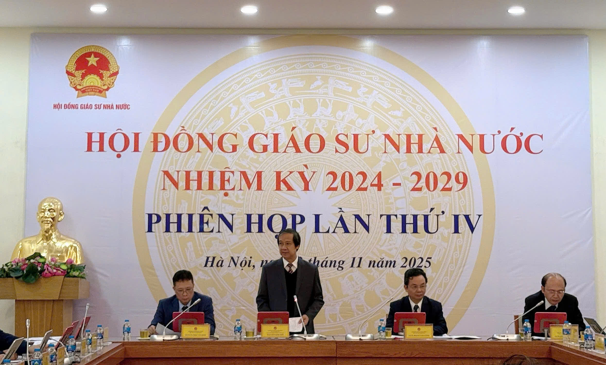 Công nhận 900 giáo sư, phó giáo sư năm 2025