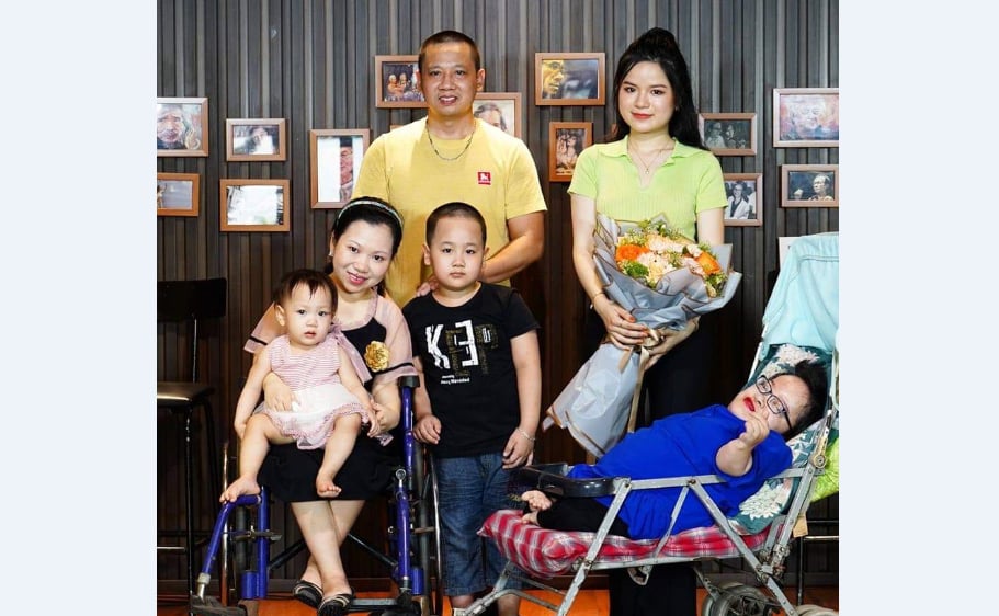 Nghị lực của cô gái ngồi trên xe lăn