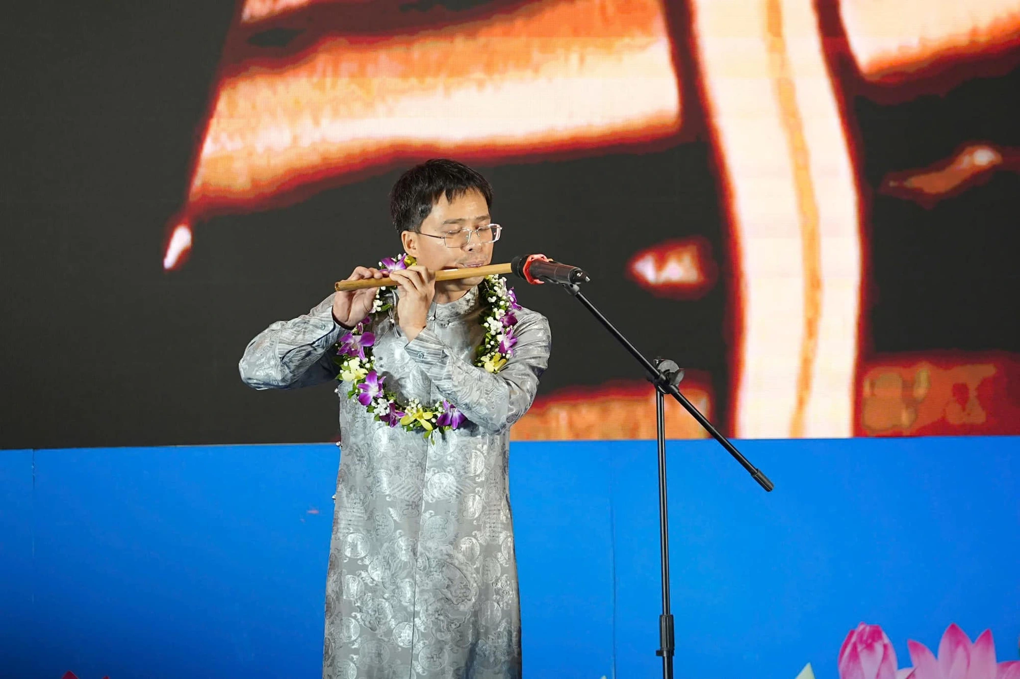 Thầy giáo trường làng và hành trình mỗi học sinh biết chơi một loại nhạc cụ