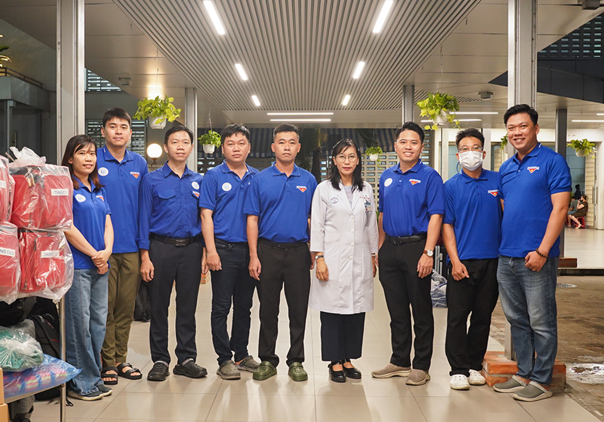 Bác sĩ từ các bệnh viện lớn ở TPHCM chi viện khẩn cấp cho vùng lũ miền Trung