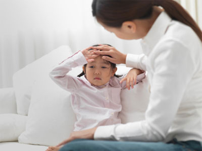 10 dấu hiệu lâm sàng cảnh báo trẻ đang gặp nguy hiểm