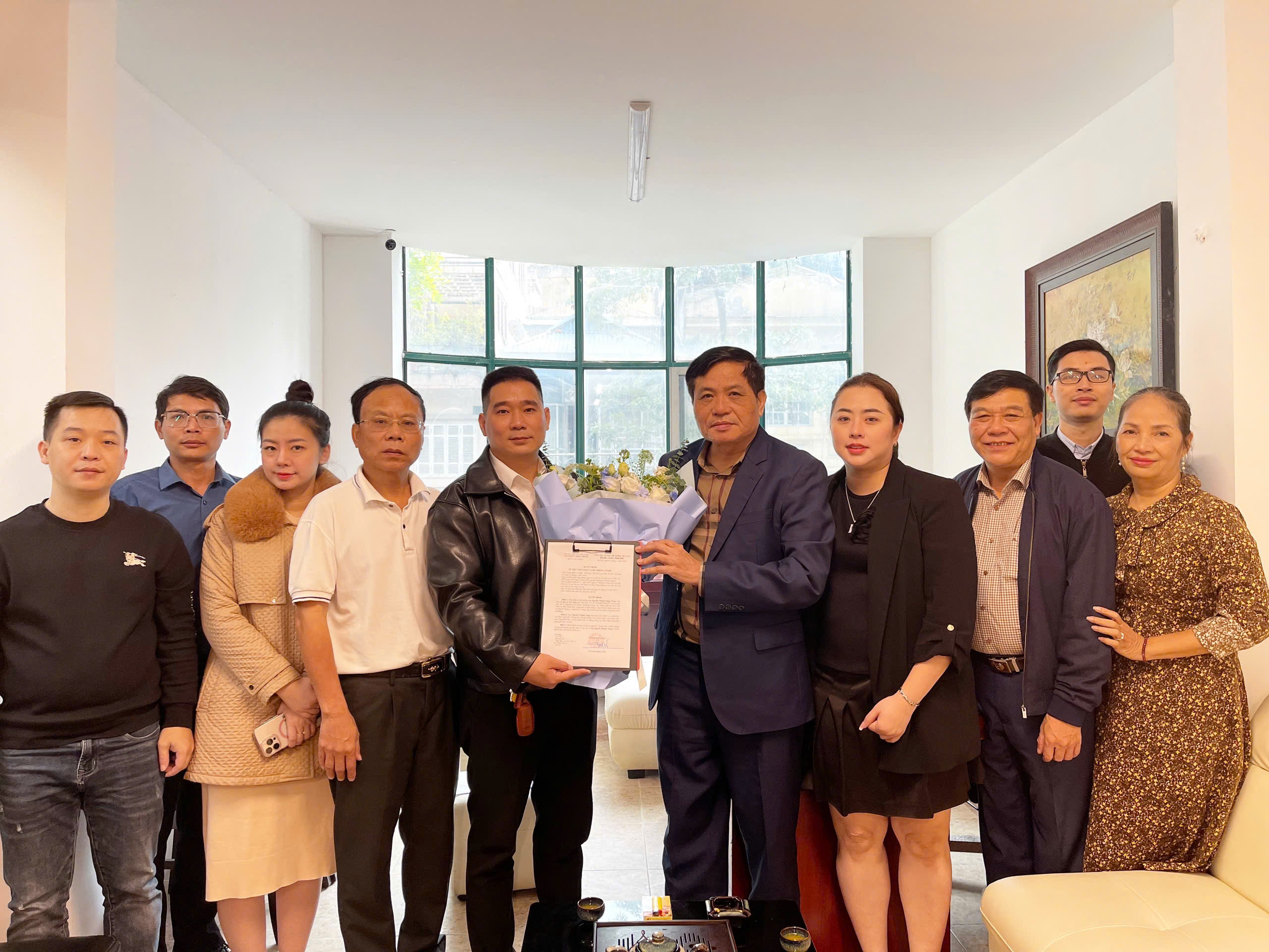 Trao quyết định bổ nhiệm Phó Giám đốc Trung tâm Truyền thông, Tạp chí Sức khỏe Trẻ em