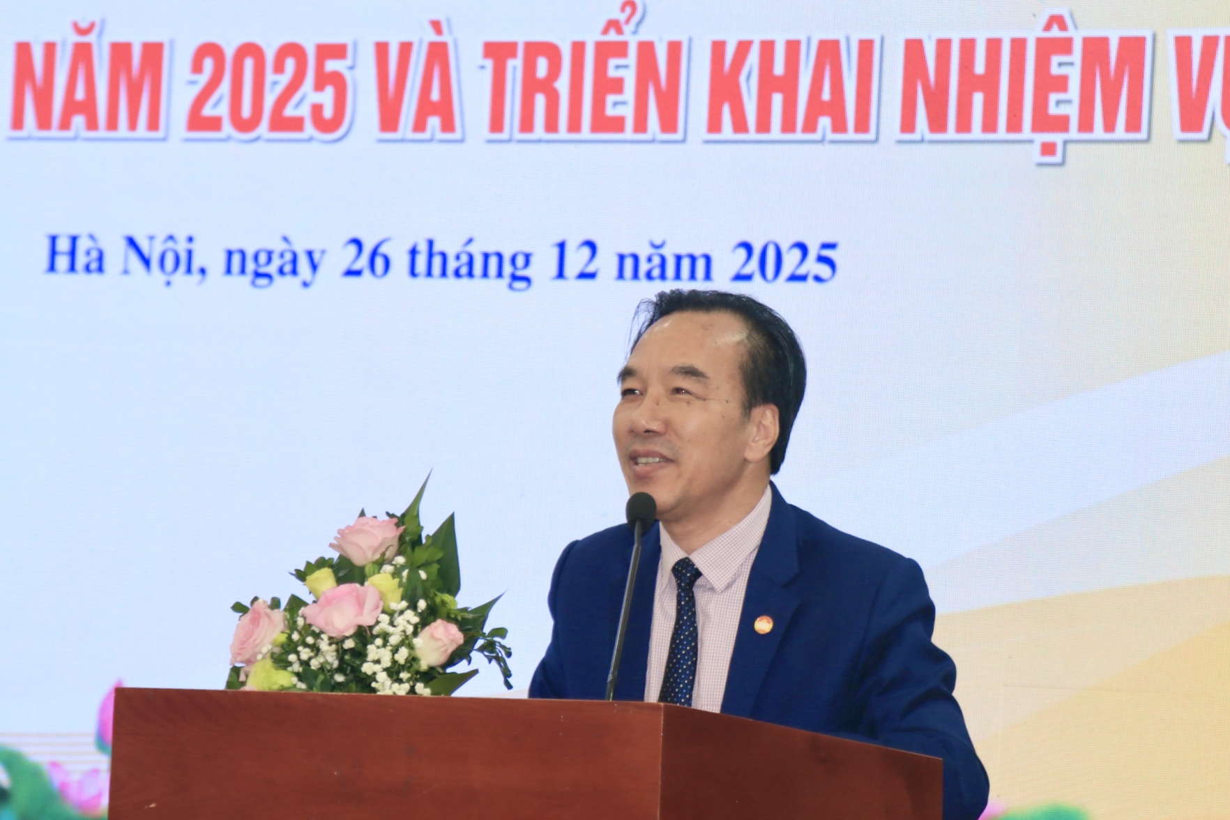 Hãy thể hiện lòng nhân ái bằng những việc làm giản dị