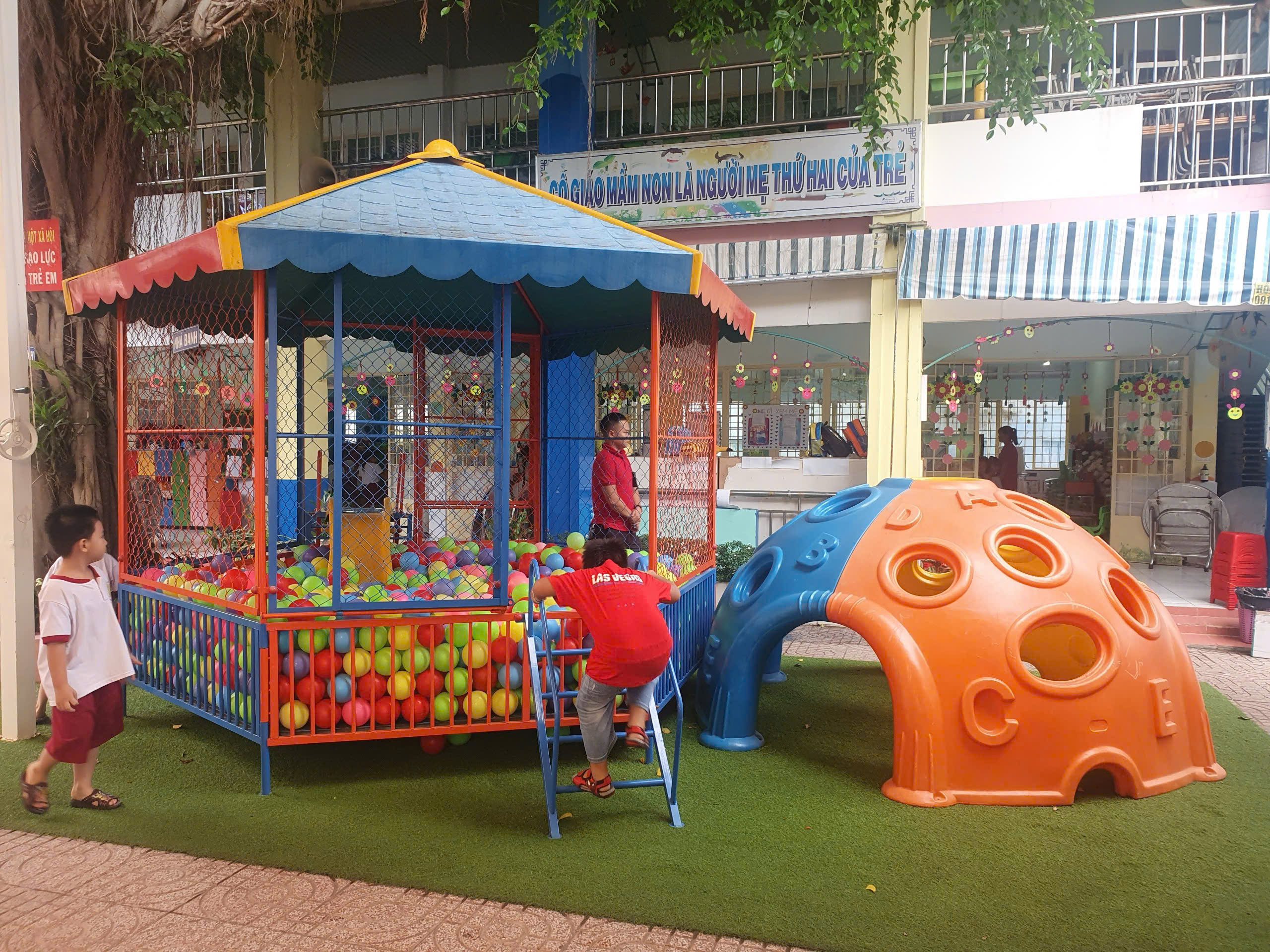 Trường học hạnh phúc - Một số giải pháp nhằm nâng cao chất lượng cơ sở hạ tầng các trường mầm non ngoài công lập trên địa bàn TP Hồ Chí Minh hiện nay