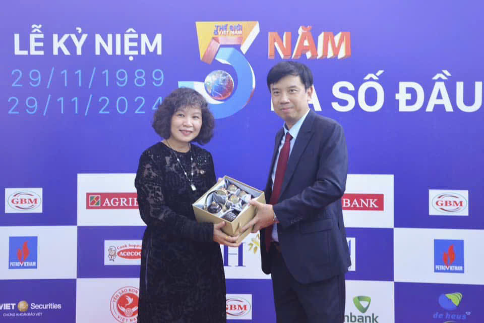 Bà Phan Thu Hằng và hành trình lan tỏa yêu thương từ Tủ Sách Ông Thoại