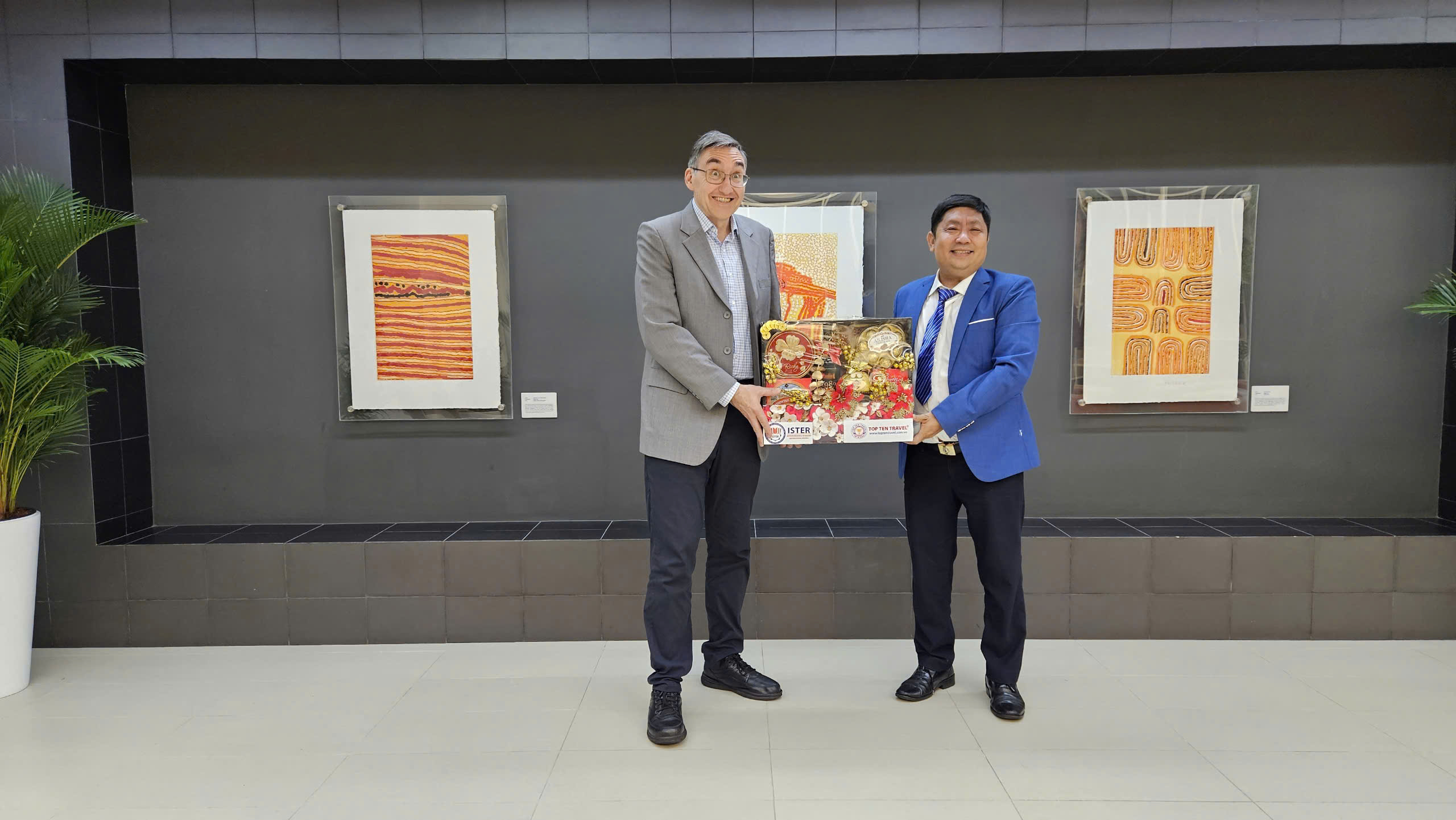 Lãnh đạo Viện Khoa học Công nghệ và Nghiên cứu Giáo dục thăm, chúc Tết Tổng Lãnh sự quán Úc và Trung Quốc tại TP HCM