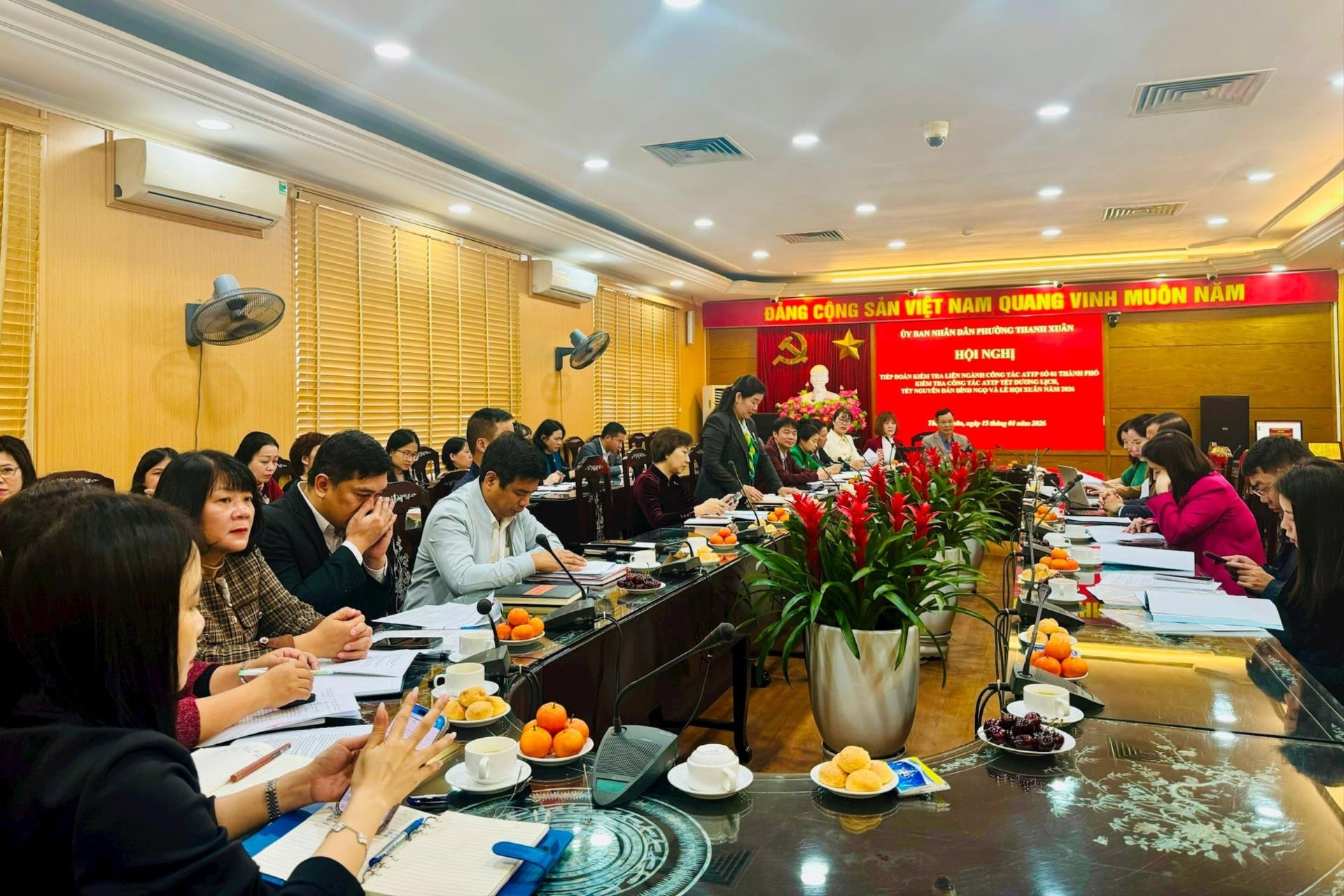 Hà Nội Mạnh tay chặn thực phẩm bẩn tại các phường dịp cận Tết