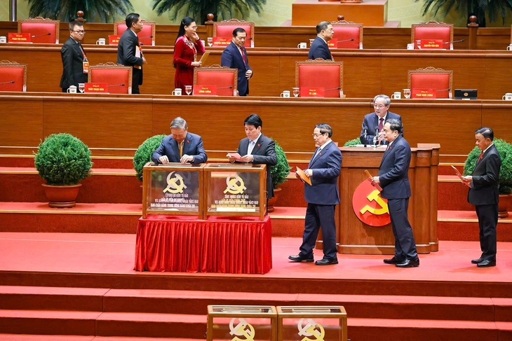 Ngày làm việc thứ tư Đại hội đại biểu toàn quốc lần thứ XIV của Đảng, bầu 200 Ủy viên Trung ương, Tổng Bí thư Tô Lâm điều hành