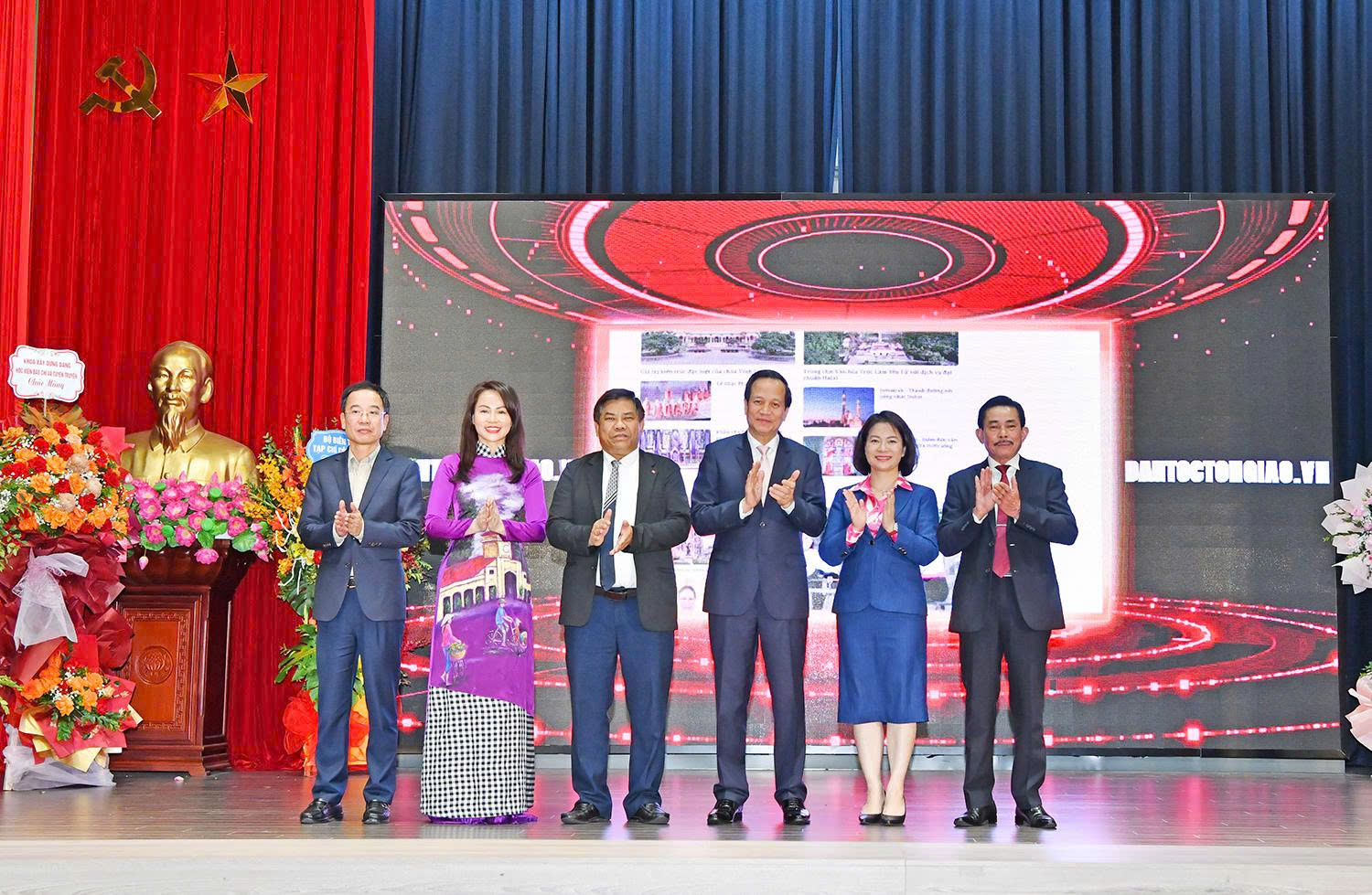 Tạp chí điện tử Dân tộc và Tôn giáo Cầu nối thông tin của đồng bào dân tộc, các tôn giáo cả nước