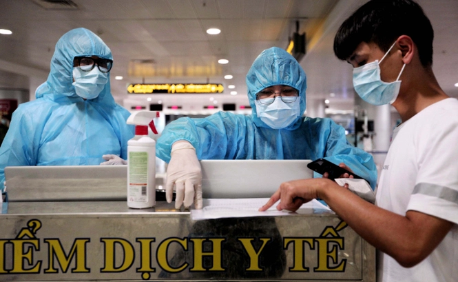 Siết chặt hàng rào y tế nơi cửa khẩu