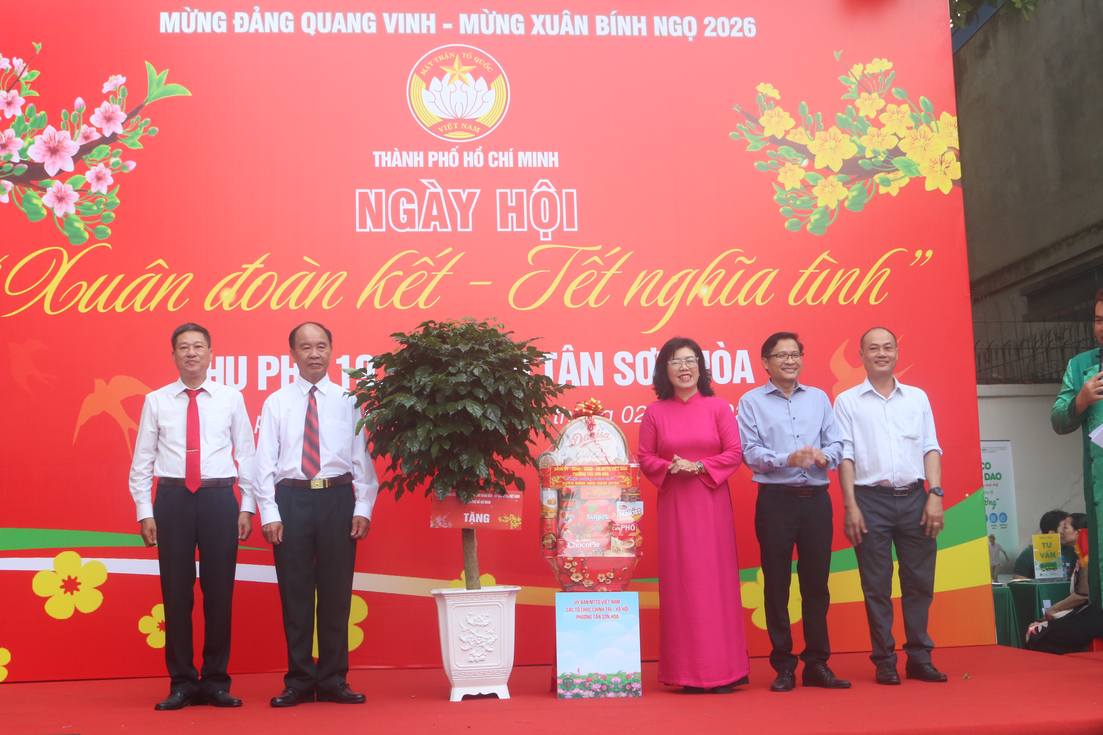 Lan tỏa tinh thần sẻ chia, yêu thương qua ngày hội “Xuân đoàn kết - Tết nghĩa tình”