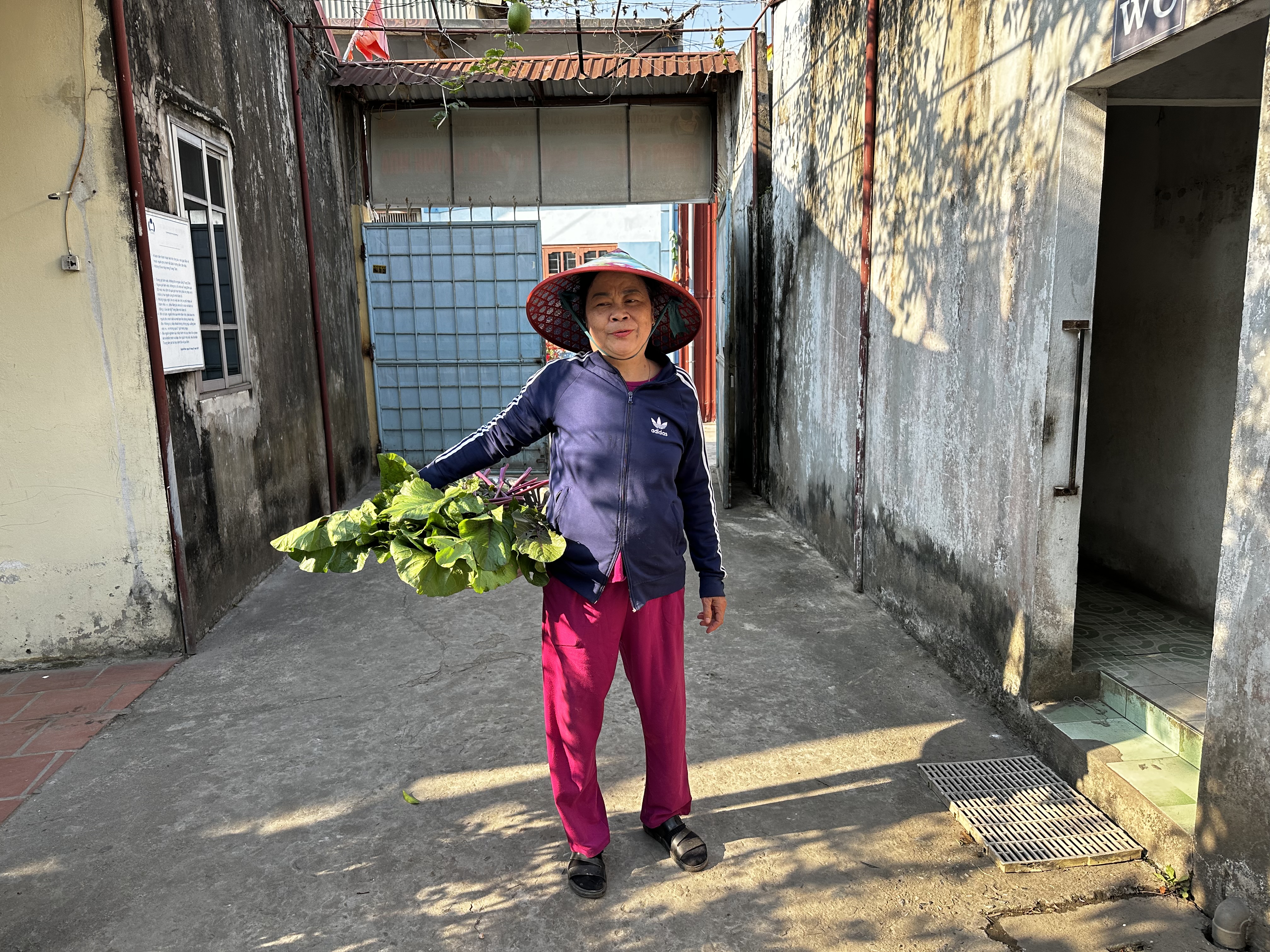 Bà nông dân như “con tằm rút ruột nhà tơ” nuôi dạy người khuyết tật