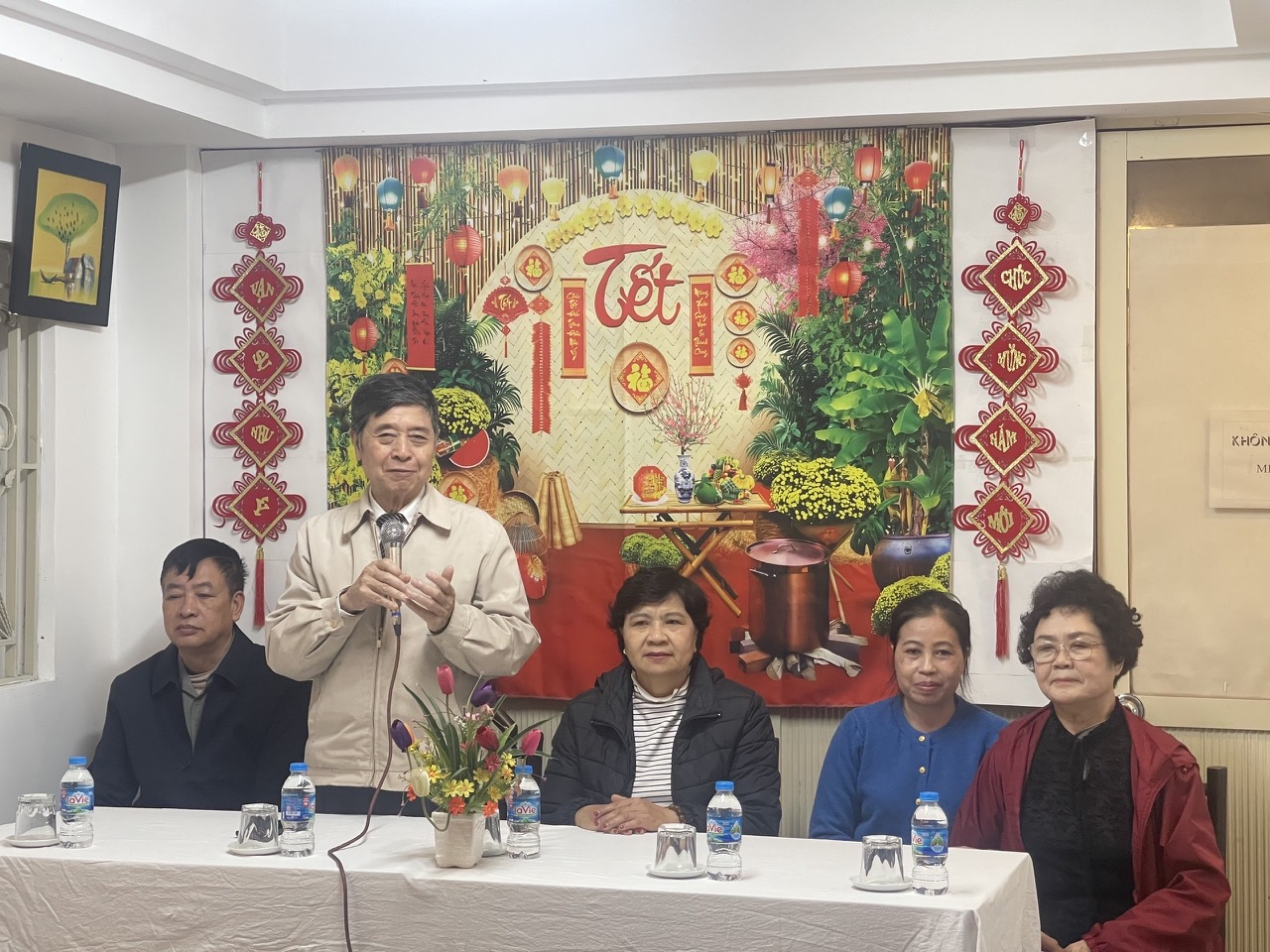 Hội Cứu trợ trẻ em khuyết tật TP Hà Nội thăm và tặng quà các cháu Trung tâm Phương Liệt