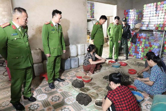 Triệt phá đường dây sản xuất thuốc đông y giả ở Hà Tĩnh