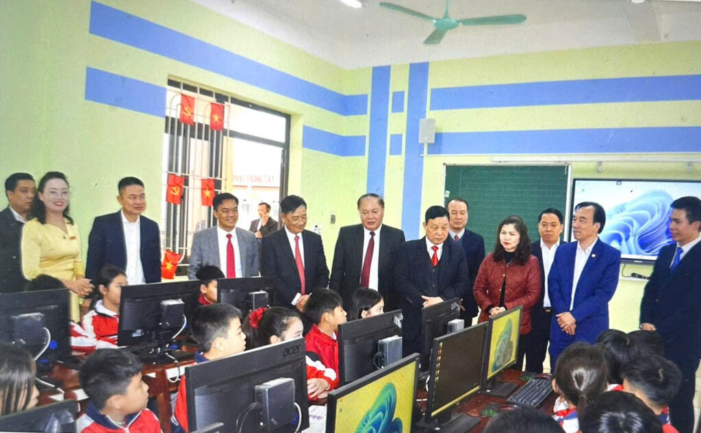 Chung tay giúp trẻ em học sinh, trang bị công nghệ số và phát triển giáo dục