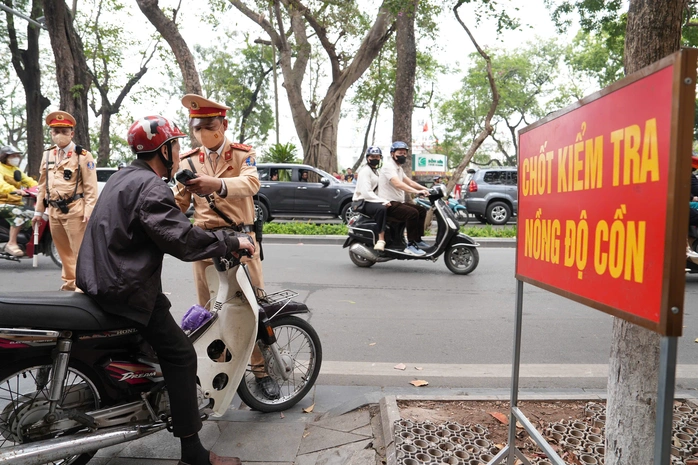 24 người chết vì tai nạn giao thông, tổng số tiền phạt ước tính hơn 21 tỷ đồng trong ngày mùng 1 Tết