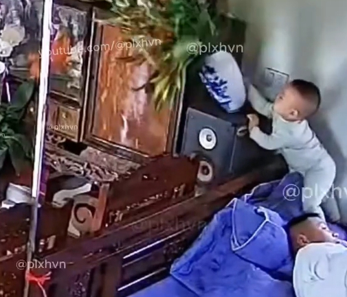 Bố mẹ cư xử thế này, bảo sao gia đình hạnh phúc