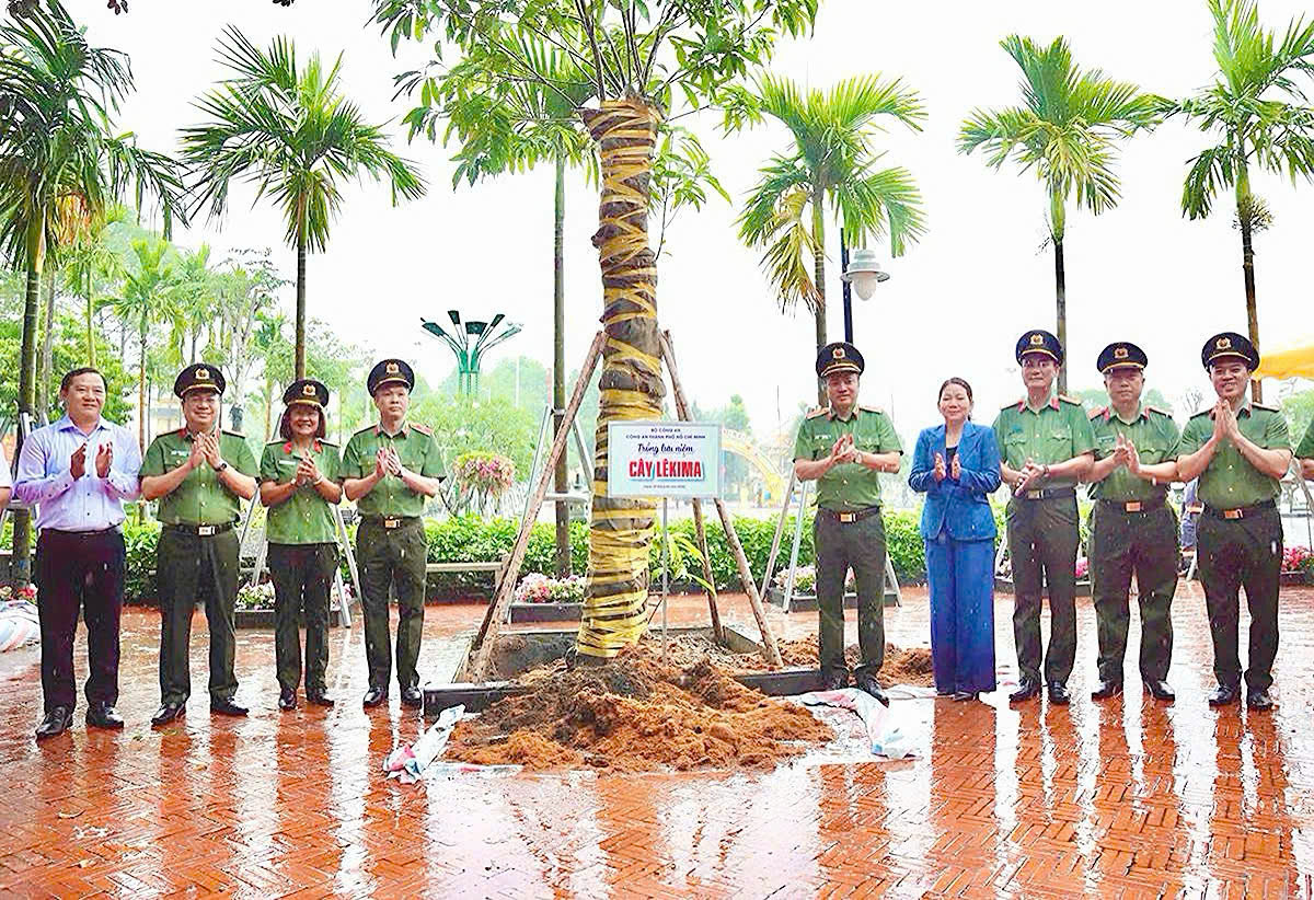 Công an TP HCM phát động Tết trồng cây, phủ xanh từ đơn vị đến địa phương