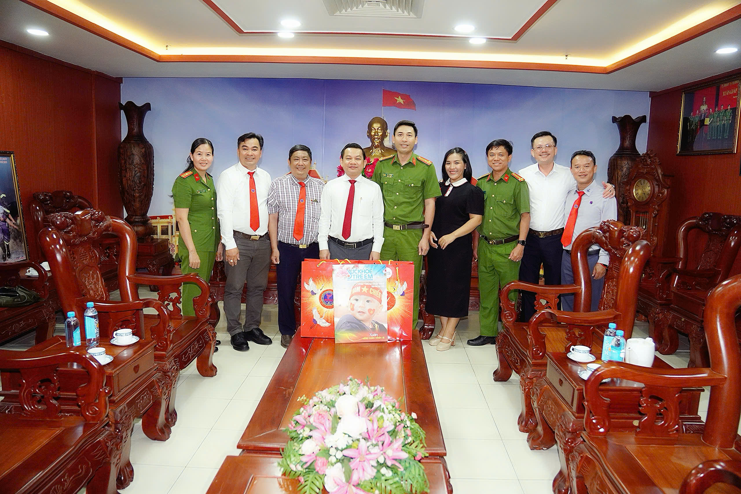 Văn phòng đại diện phía Nam, Tạp chí Sức khỏe Trẻ em chúc mừng năm mới Phòng PC07 – Công an TP HCM