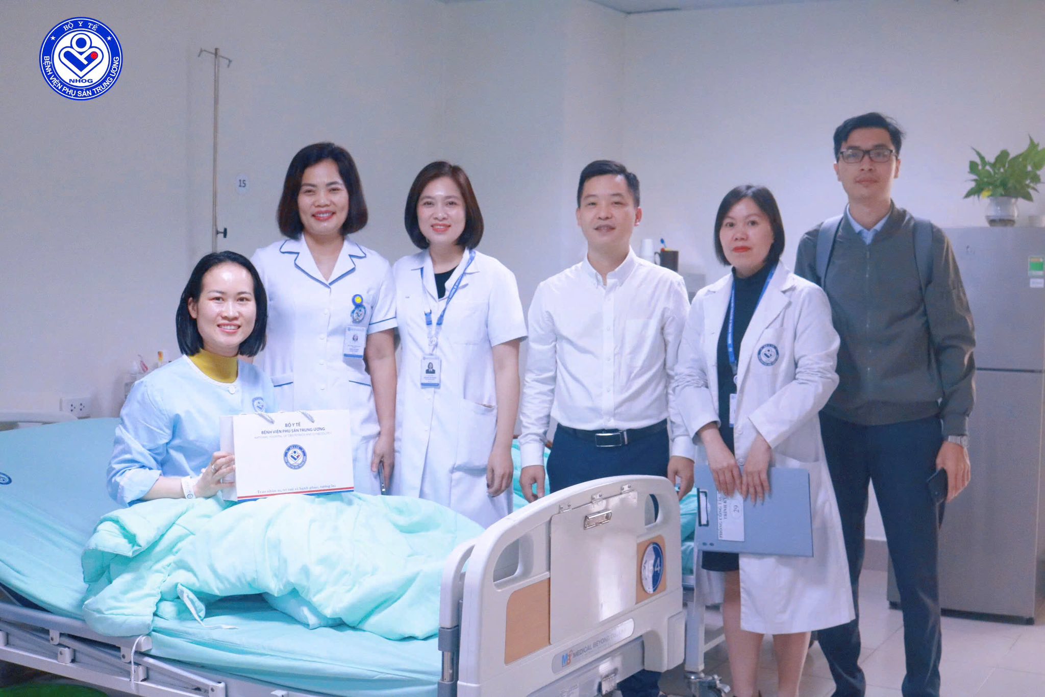 Trao tặng quà 8 3 cho các nữ bệnh nhân Bệnh viện Phụ Sản Trung ương