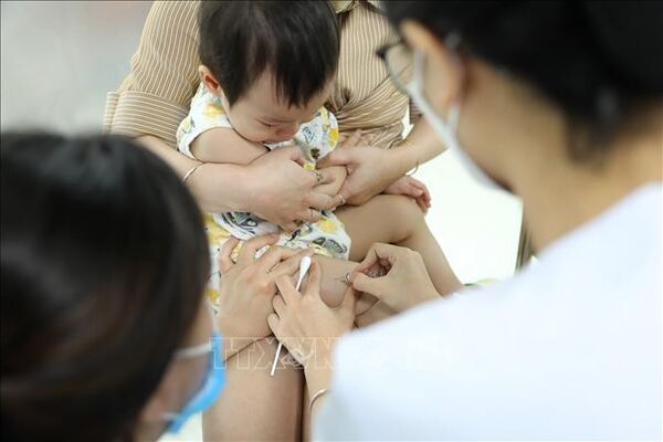 Trẻ em được tiêm miễn phí 13 loại vaccine