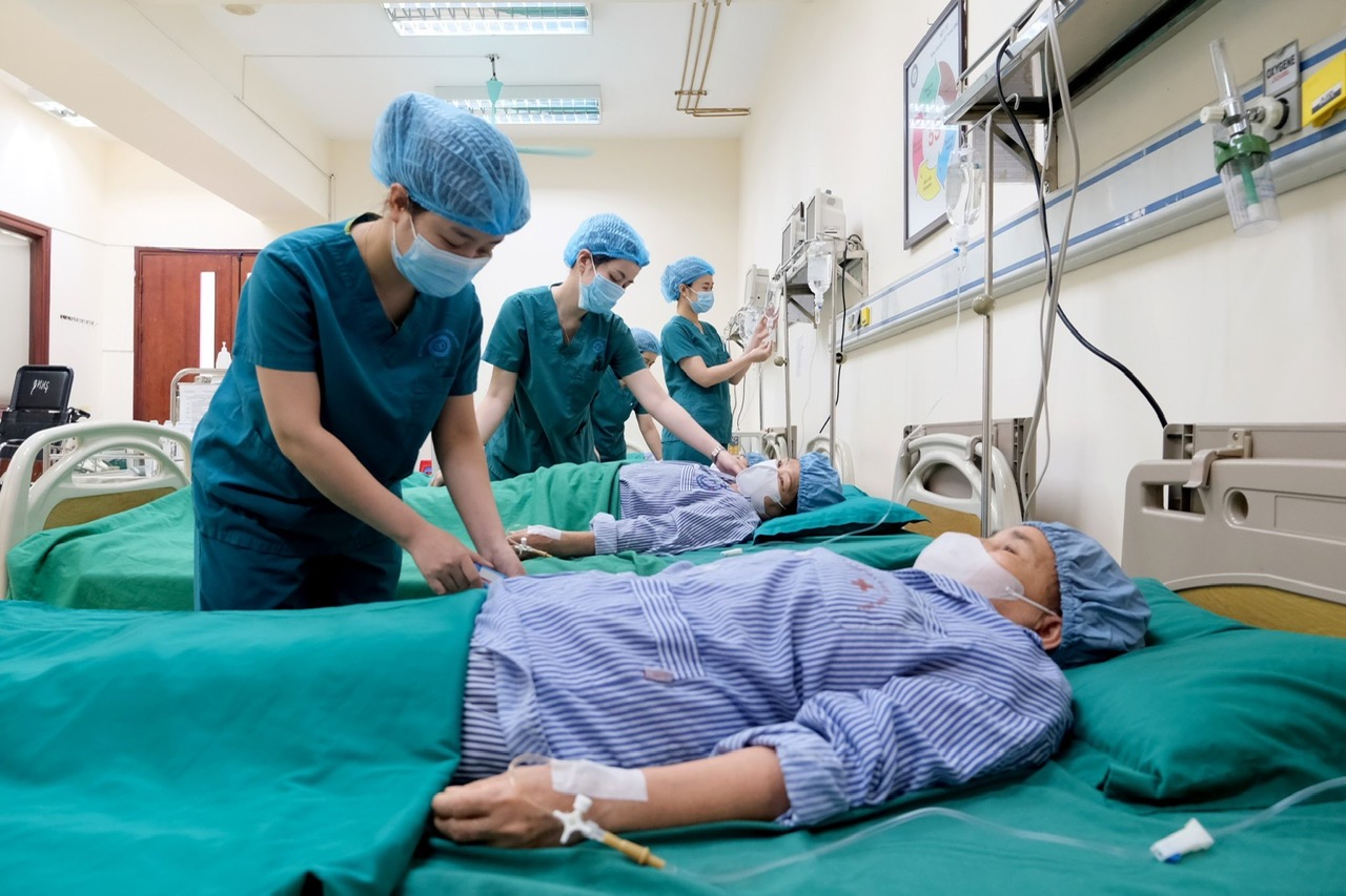 Cảnh báo nguy cơ sốc phản vệ do tự ý truyền dịch tại nhà