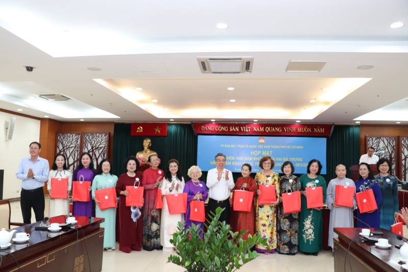 Họp mặt kỷ niệm Ngày Quốc tế Phụ nữ 8-3 Tôn vinh và lan tỏa vai trò của cán bộ nữ Mặt trận