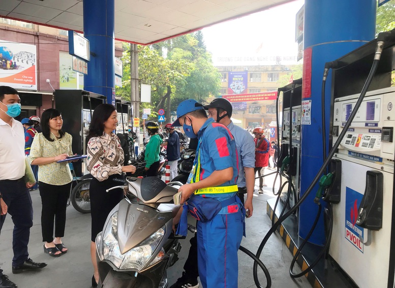 Giá xăng dầu đồng loạt giảm mạnh