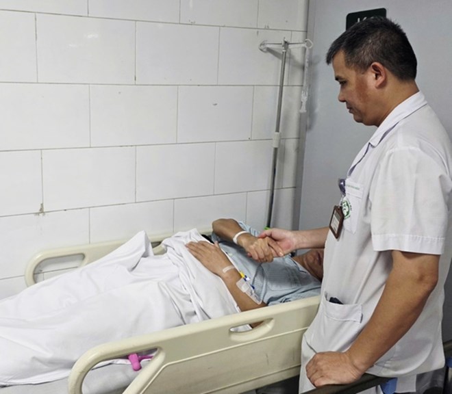 10 du khách ngộ độc sau khi ăn cá chình, nhiều người tê bì toàn thân