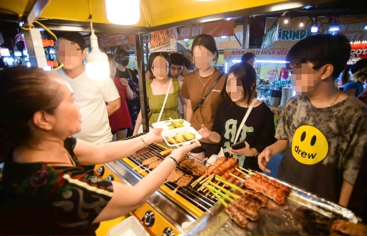 Bẫy ngộ độc thực phẩm mùa nắng nóng