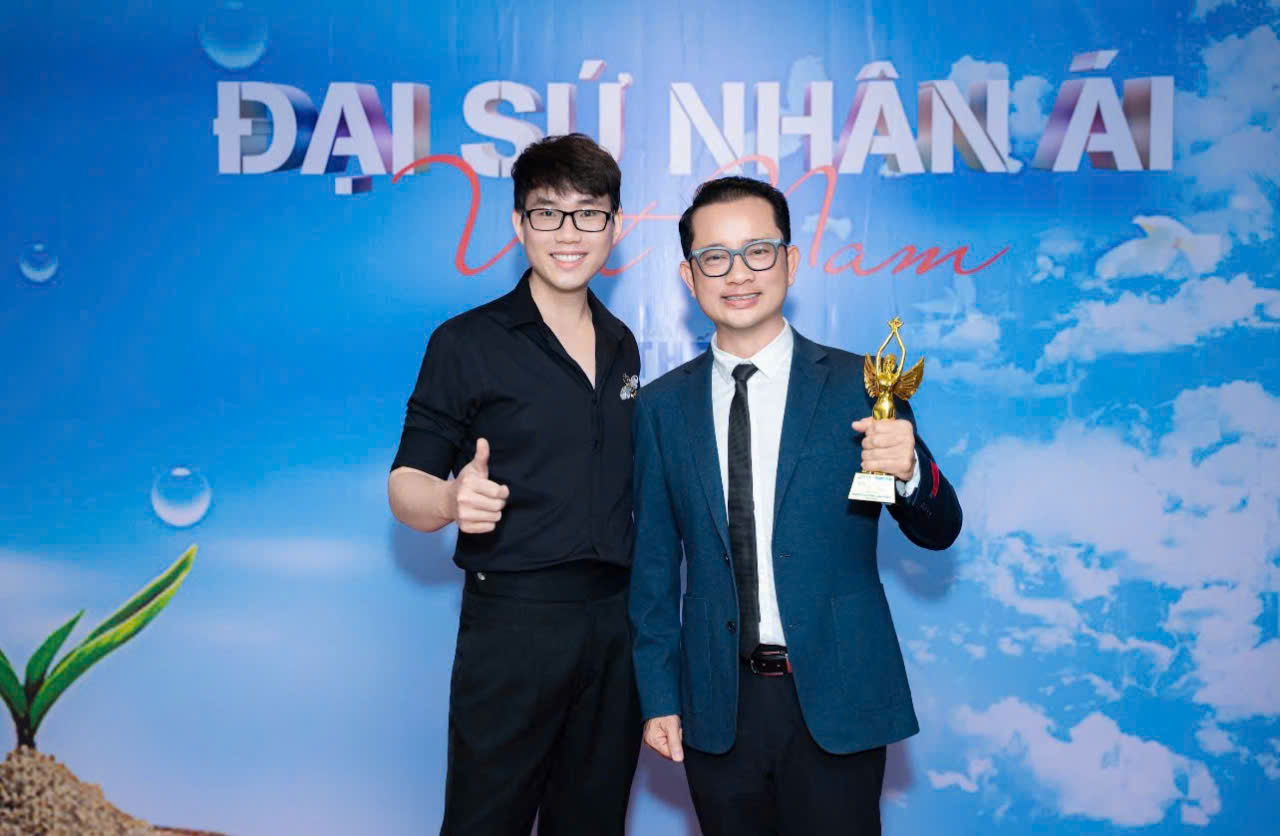 Đạo diễn Nguyễn Quý Khang Hơn 20 năm lan tỏa yêu thương, tiếp tục được vinh danh “Người Truyền Cảm Hứng”