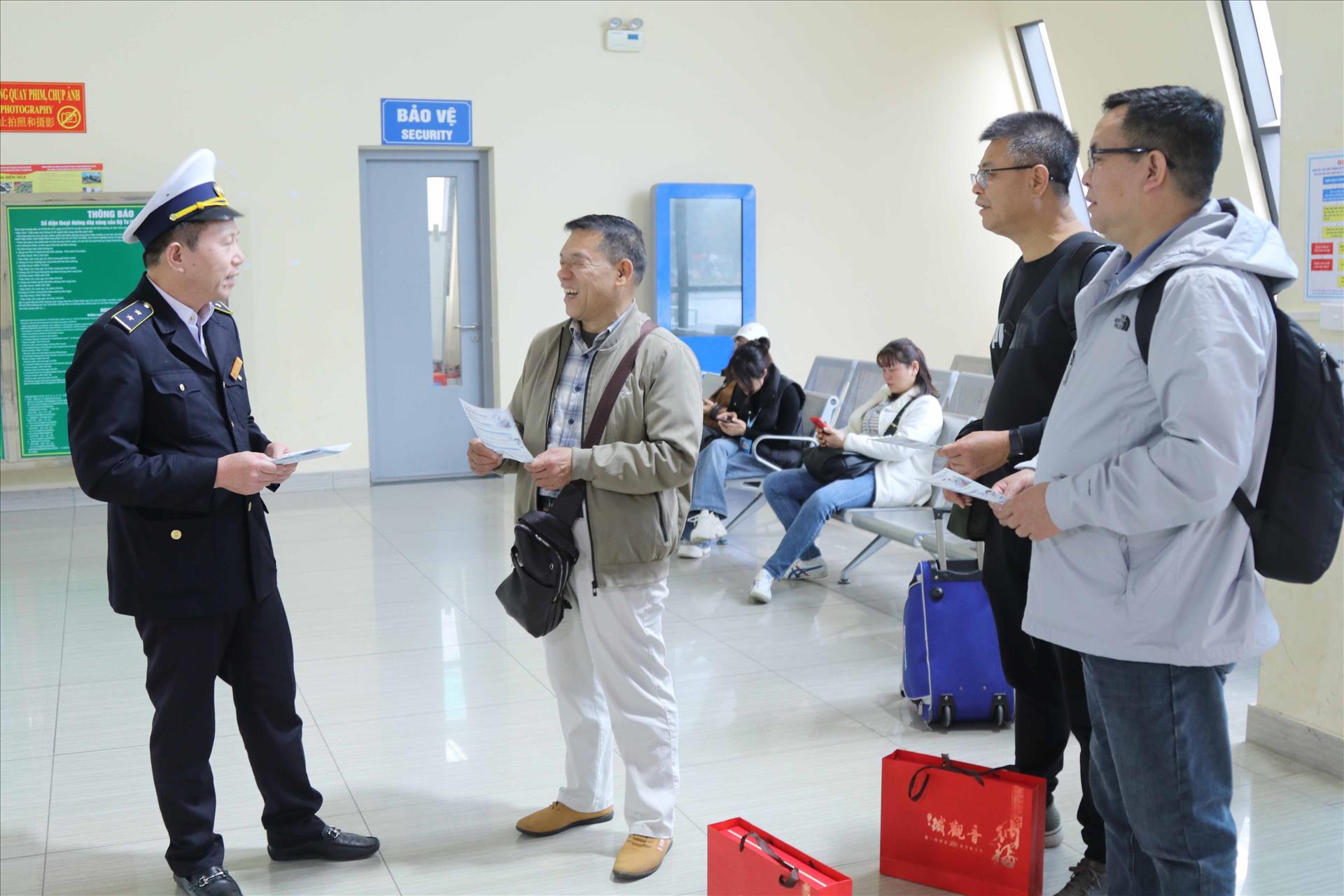 Chủ động phòng ngừa dịch bệnh xâm nhập tại các cửa khẩu