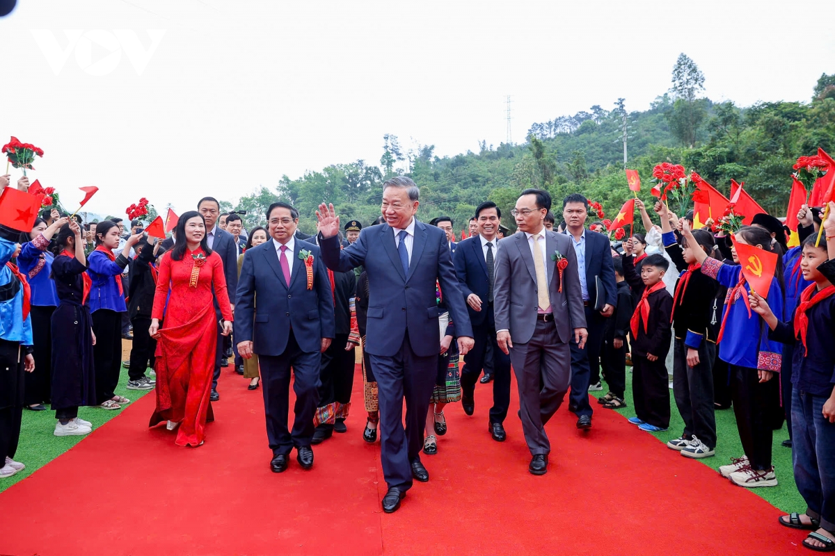 Tổng Bí thư và Thủ tướng dự lễ khởi công đồng loạt xây dựng các trường nội trú liên cấp biên giới