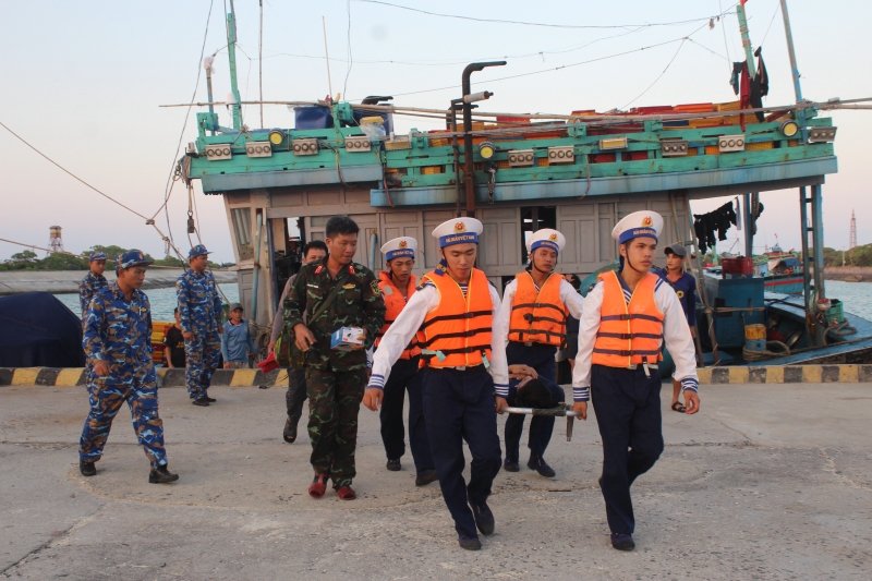 Bệnh nhân bị tai nạn lao động được cấp cứu kịp thời tại Bệnh xá đảo Song Tử Tây, Đặc khu Trường Sa