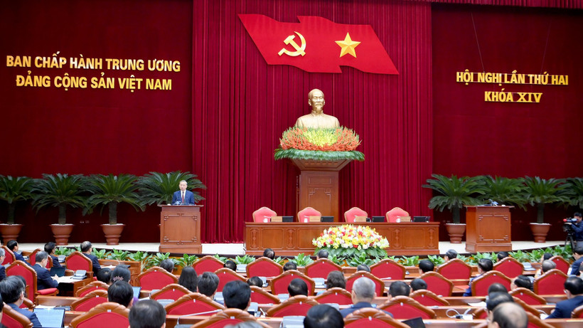 Bế mạc Hội nghị Trung ương lần thứ 2