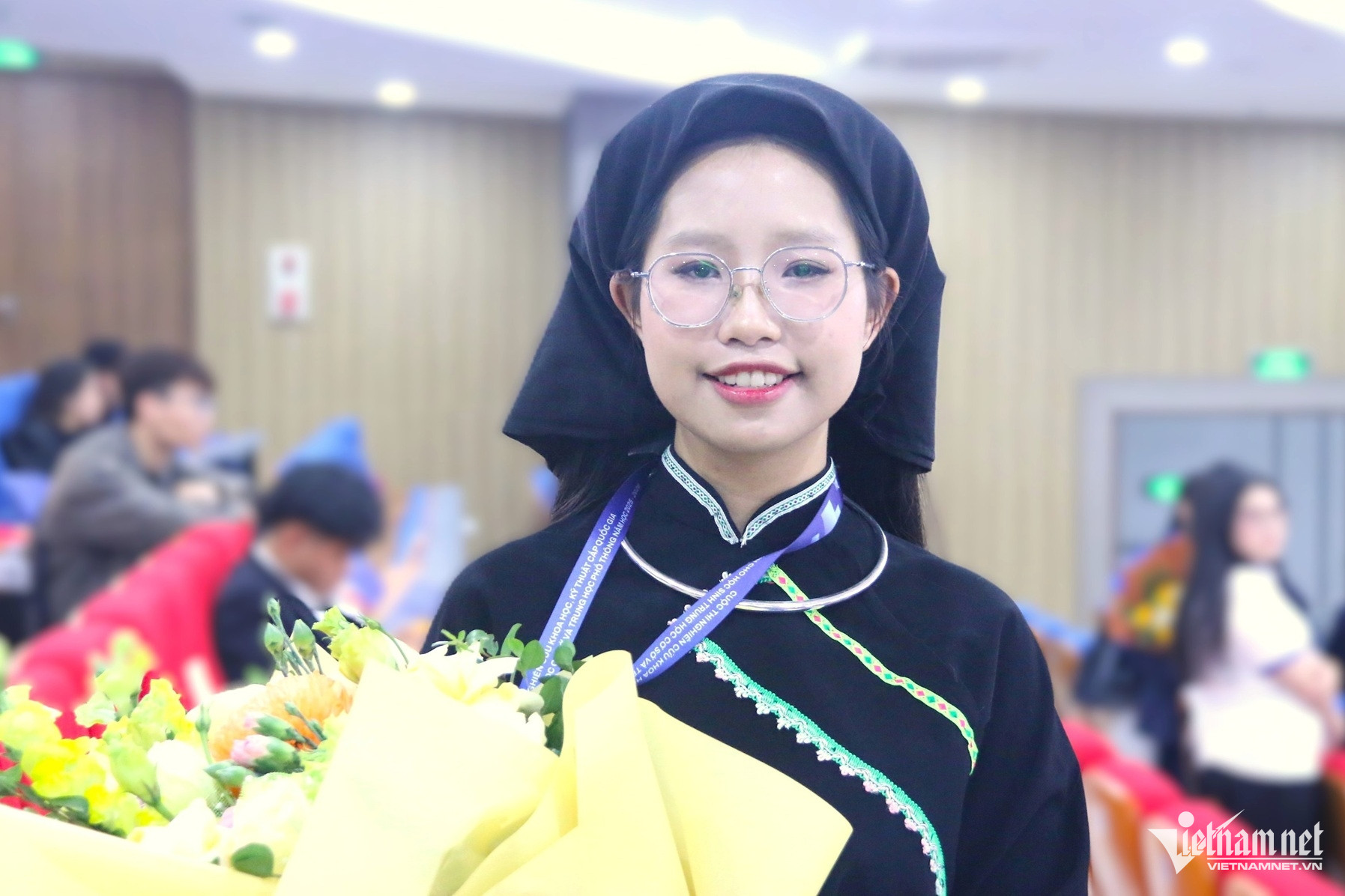 Nữ sinh một mình một đội ở sân chơi quốc gia, được Thứ trưởng Bộ GD-ĐT động viên