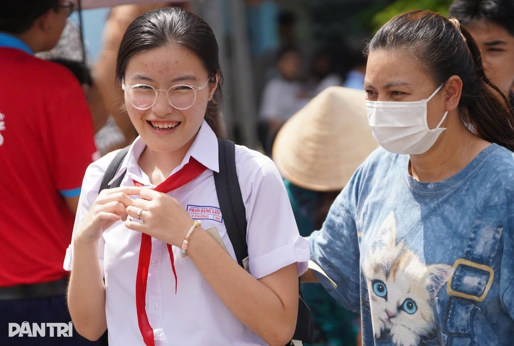 Học sinh ở nhiều địa phương không phải thi lớp 10