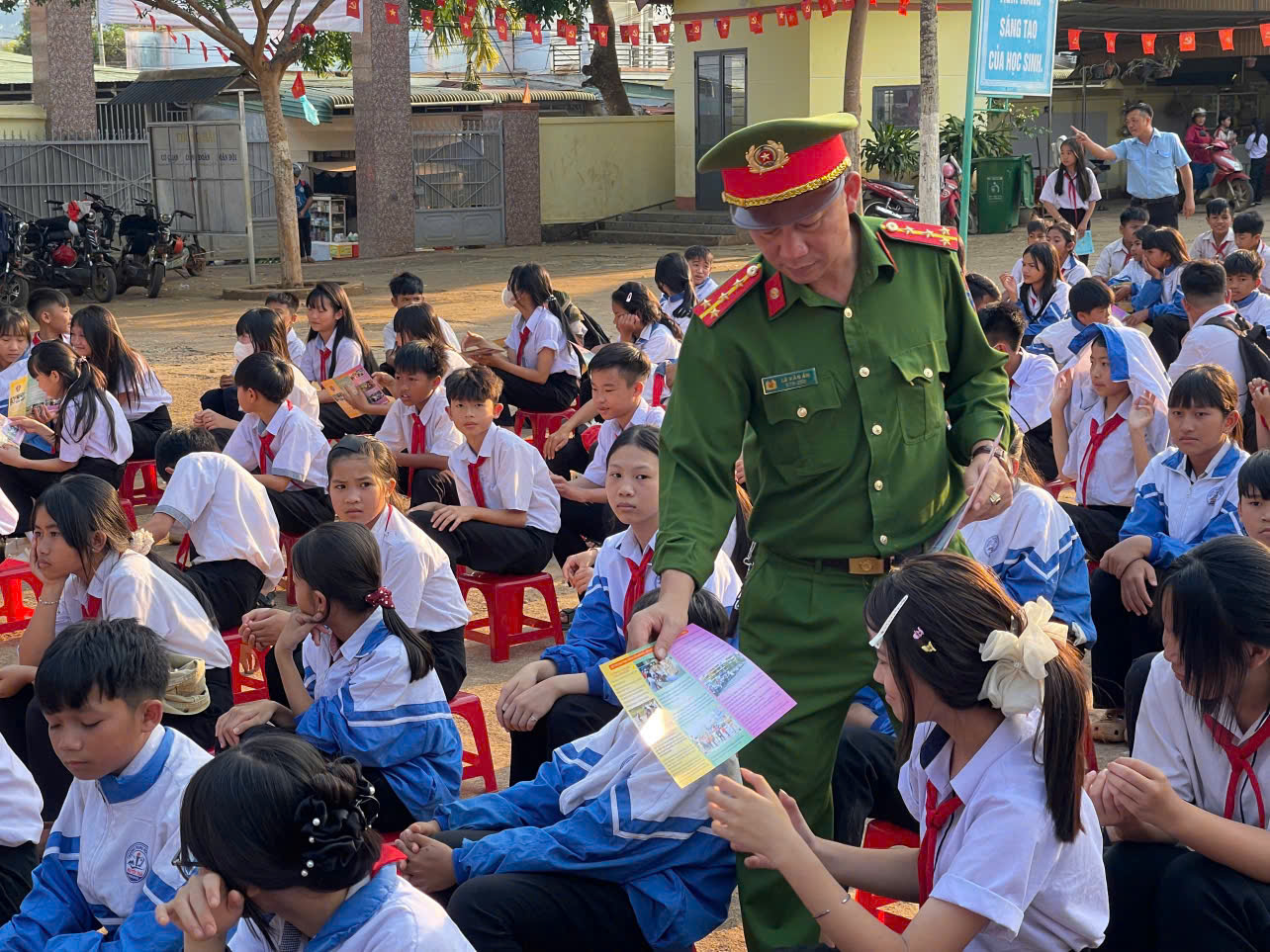 Xã Đắk Song Tuyên truyền ATGT, phòng ngừa vi phạm độ, chế xe đạp điện, xe máy điện